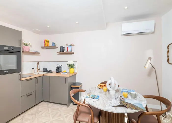 Apartment La Touraque By Evasion Riviera, Vieil Antibes, Remparts *